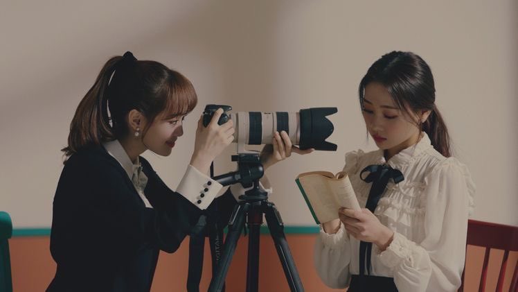 twelveclips's tweet photo. happy #5YearsWithCHUU π€
#loona #yves #heejin #jinsoul #chuu https://t.co/kxKu69ZH6D