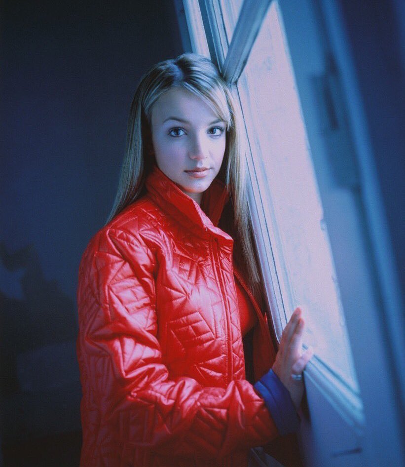 PopCulture2000s's tweet photo. britney spears, 1999. https://t.co/h0oGhiMdV2