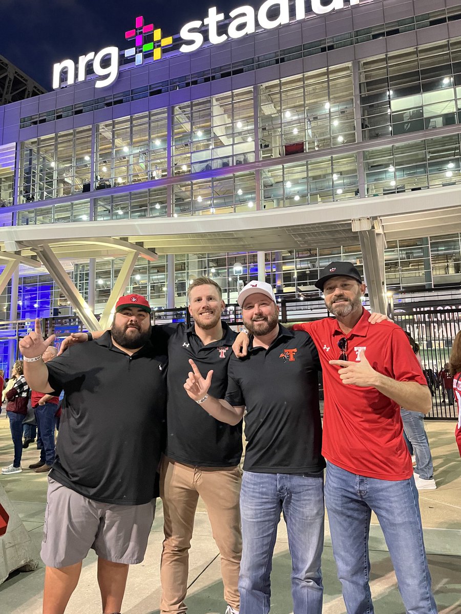 mikaroo32's tweet photo. It’s all West Texas🌵#wreckem #TexasBowl https://t.co/9GR8muyh3T