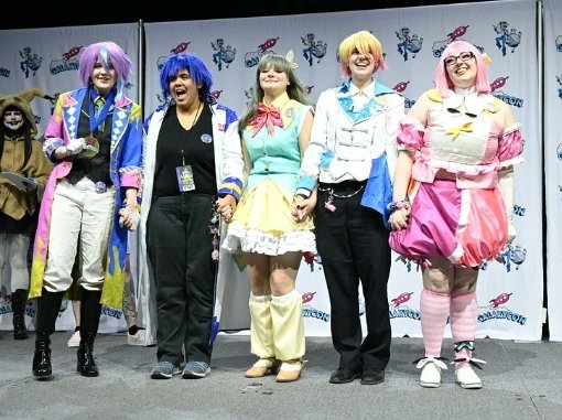 ProjectShakeIt's tweet photo. Our Tondemo Wonderz Galaxycon live performance is finally up (we were hoping to get a better video from the con staff but sadly that didn't happen but we'll be sure to bring you the best recording possible soon!)
https://t.co/Di6c6ai6AN
#wonderlandsxshowtime #prsk #prsk_cos #wxs https://t.co/sUszANkRfq