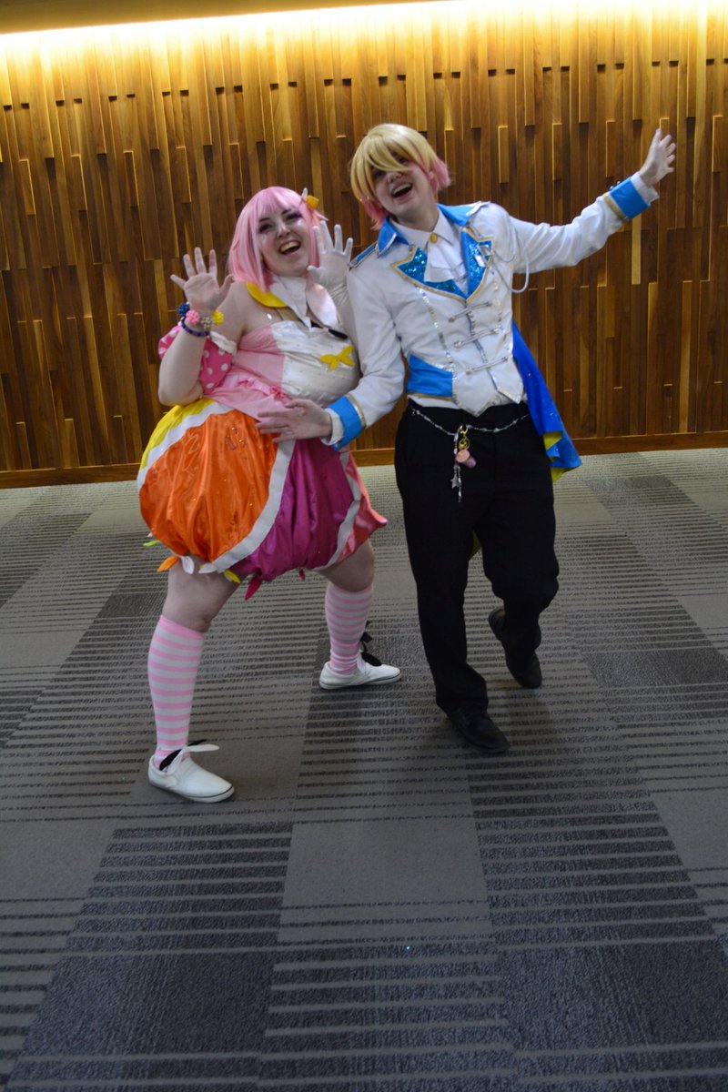 ProjectShakeIt's tweet photo. Our Tondemo Wonderz Galaxycon live performance is finally up (we were hoping to get a better video from the con staff but sadly that didn't happen but we'll be sure to bring you the best recording possible soon!)
https://t.co/Di6c6ai6AN
#wonderlandsxshowtime #prsk #prsk_cos #wxs https://t.co/sUszANkRfq