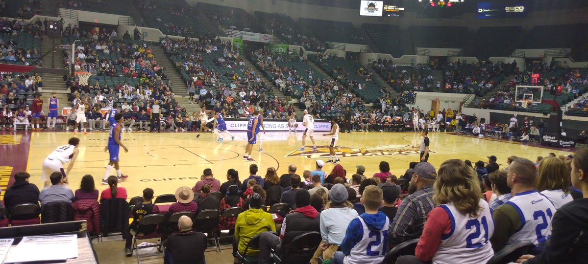 GamingBirdmanSh's tweet photo. Great game first time by myself. Had a great time fun when you go to a game by yourself. I was part of Charge history the largest crowd for the Cleveland Charge GO CHARGE GO TUNE SQAUD. @ChargeCLE #ChargeItUp https://t.co/R5QvzJmTYG