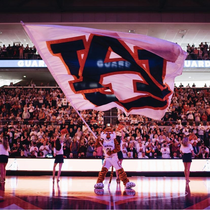 War Eagle!!! Big win for @AuburnMBB in the SEC opener against Florida!!! 61-58 Tigers!! #PearlJam