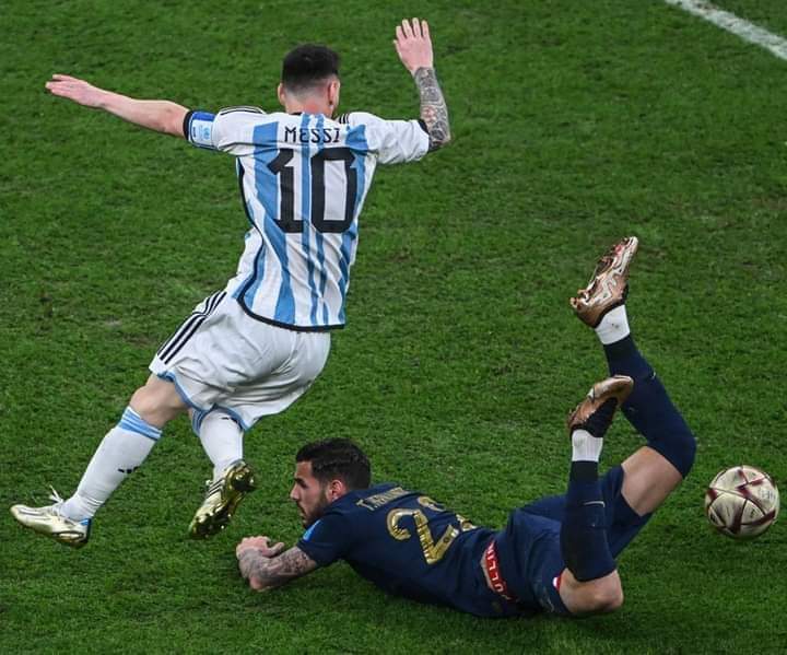 🗣 Theo Hernández previo a la final del mundo: "Messi no nos asusta". 

EL RESTO ES HISTORIA.