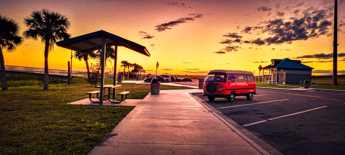 Bjbs2018's tweet photo. "You are never too old to set another goal or dream a new dream!" ~ C.S. Lewis 

#photographer #PhotoMode #PhotographyIsArt #Photographie @ThePhotoHour @FloridianCreat1 @SunriseSunsetTV @Andy_TmSmile @Things4FLppl @PhotographyWeek @NatGeoPhotos @LakeONews https://t.co/atirwnRCJ2