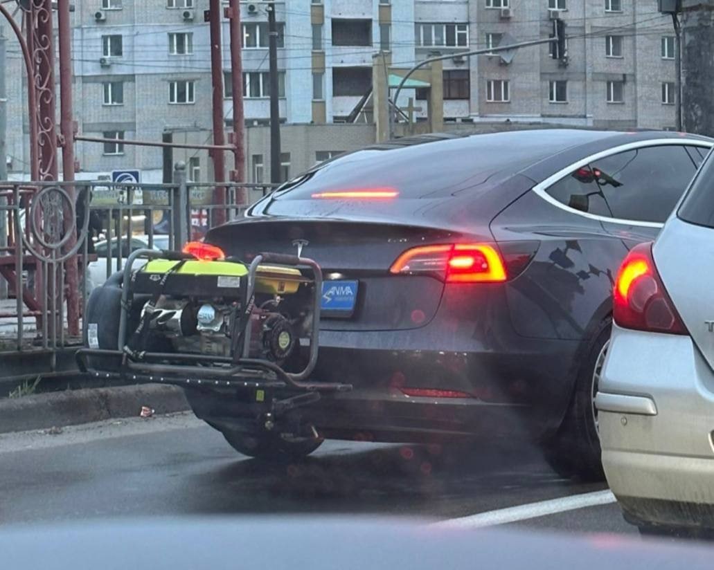 ColonelGlobal's tweet photo. World without #fossilfuel is still unrealistic. This #Tesla owner knows it. https://t.co/CBLQf7IOd7