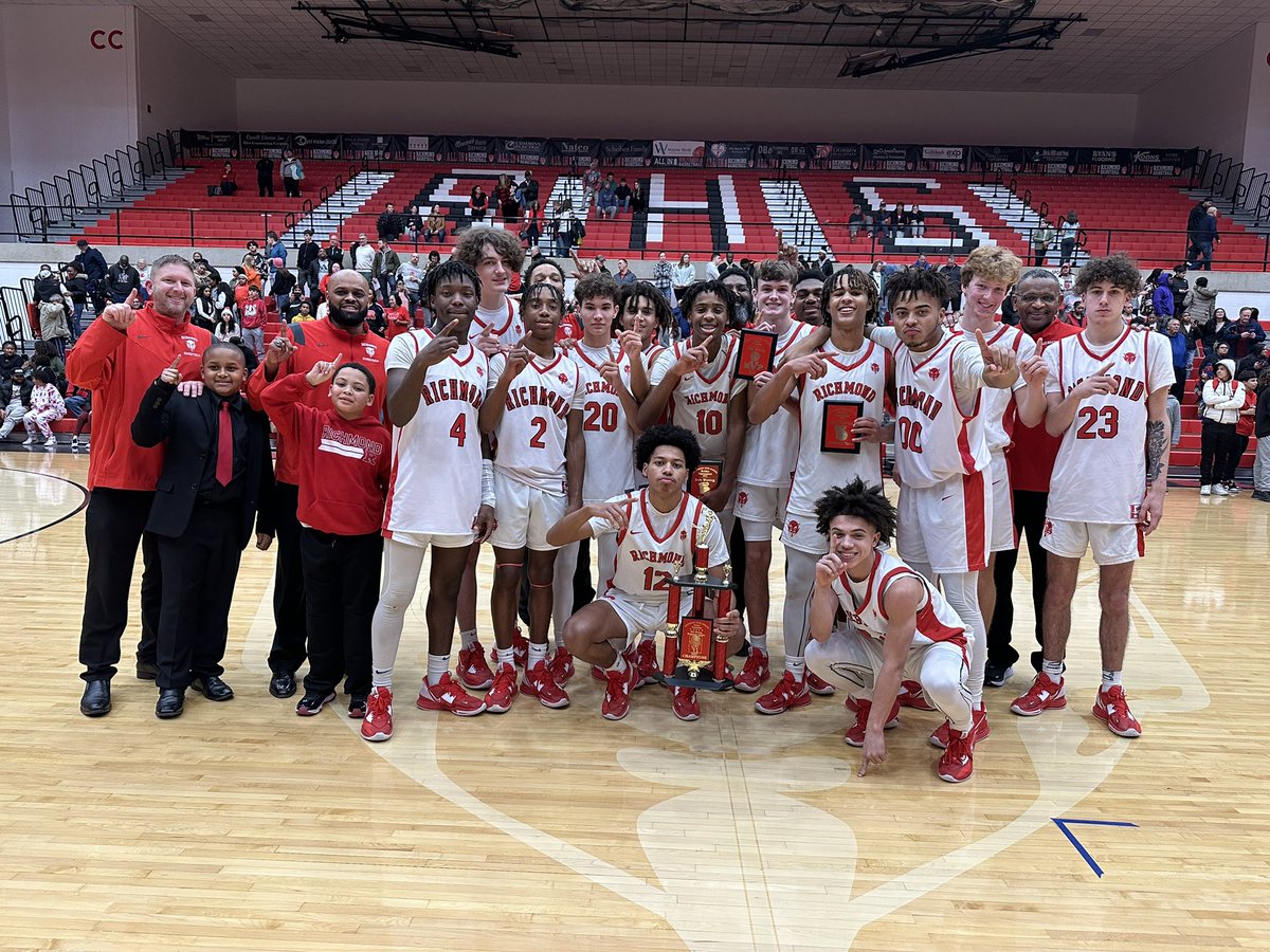 RHSRedDevils's tweet photo. 🏆 The Champs 🏆

Congratulations to your Richmond Red Devils for winning the 16th Annual Bob Wettig Memorial Tournament

Richmond defeats Bloomington South 51-40 in the Championship @rhsbballALLIN @BHSSBasketball https://t.co/3CKdVrkO0G