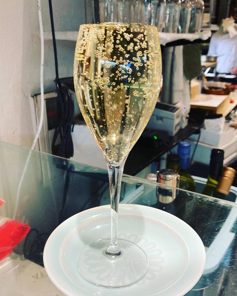 GduaJ5's tweet photo. 大衆酒場フレンチマン

#梅田飲み #フレンチマン #ワイン https://t.co/EMZFB8MbJT https://t.co/bigzZuD8jq