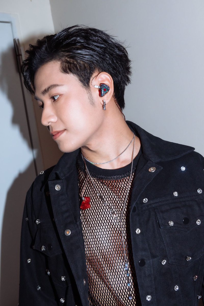Jittrakarnbrand's tweet photo. #singto claust wish &amp; greet🎄🎄

With @Jittrakarnbrand #cyberdreamearrings #stellarshootingstarnecklace

Now available at
https://t.co/RLGzZoIixp

Central World, Zone Central, 2nd Floor
#stylist #kristhanasomboon 

#singtoclausmeeting #singtoprachaya https://t.co/8qAcYUjNS3