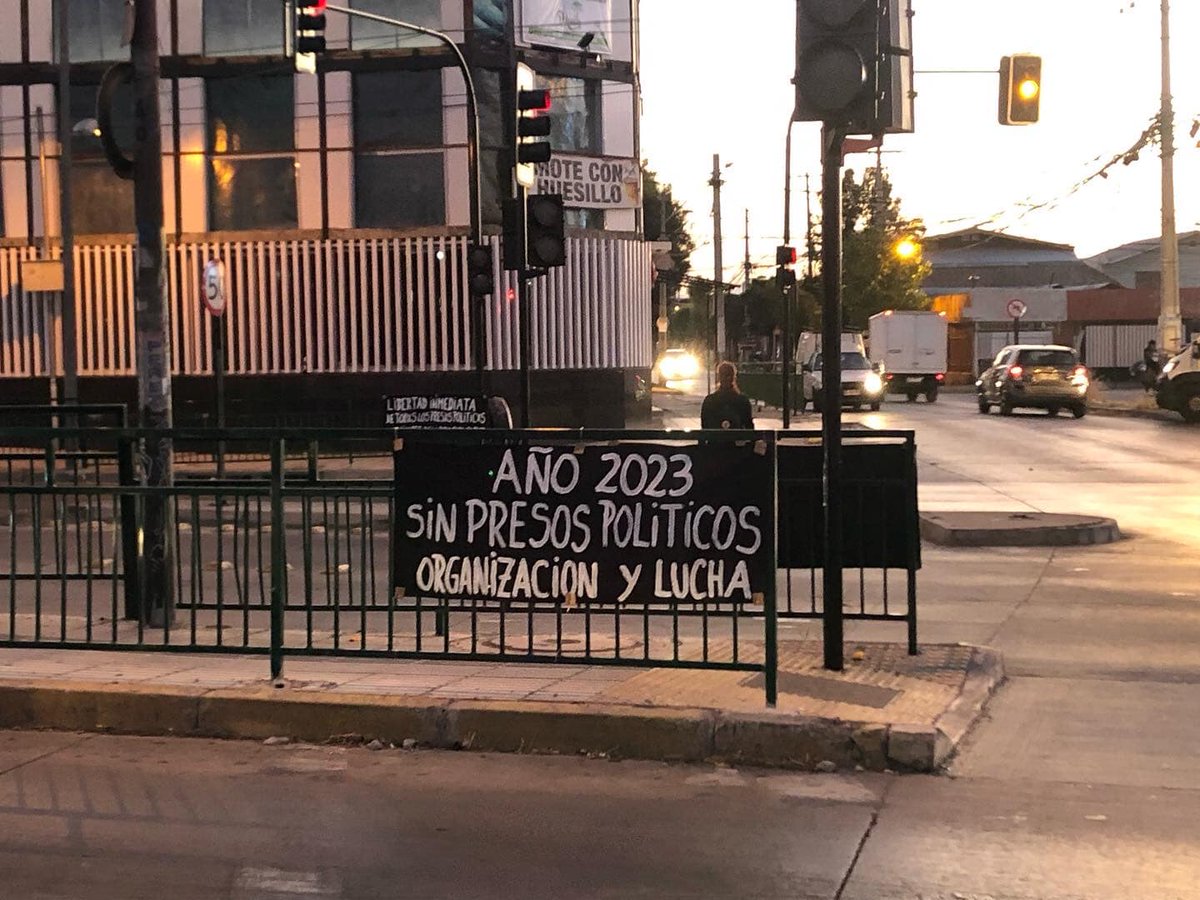 Ankuwillka_Auka's tweet photo. Por un 2023 sin Presxs Politicxs!!
#LibertadALxsPresxsSubversivxs
#RamiroALaKalle
#LibertadALxsPresxsPoliticxsAnarquistxs
#LibertadALxsPPM
#LibertadALxsPresxsPoliticxs https://t.co/cKINp2D67b