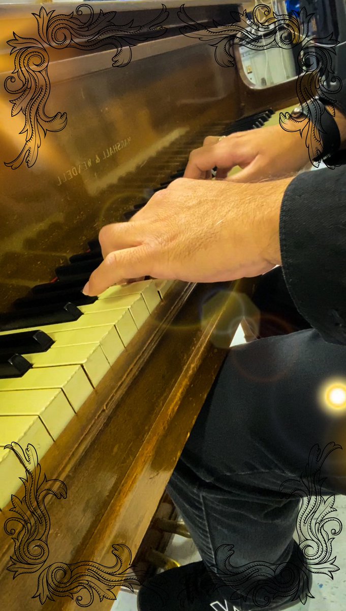 RichardNMata's tweet photo. I love this piano, I purchased for about $250 from a piano moving company that was going out of business.  It found a good home in the music room I currently teach at. #piano #musiceducation https://t.co/vOx1Q4ei51