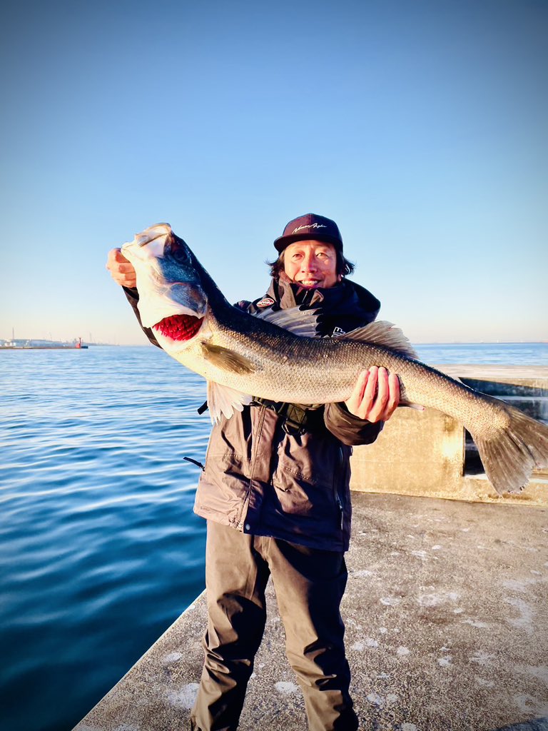 TacaFishing's tweet photo. やらかした💦
自己ベスト更新😁
1年で10cm大きくなり90cmを釣りました✌️

このペースだと来年は100cm釣れるはず💪 https://t.co/N5YqnqlGPr