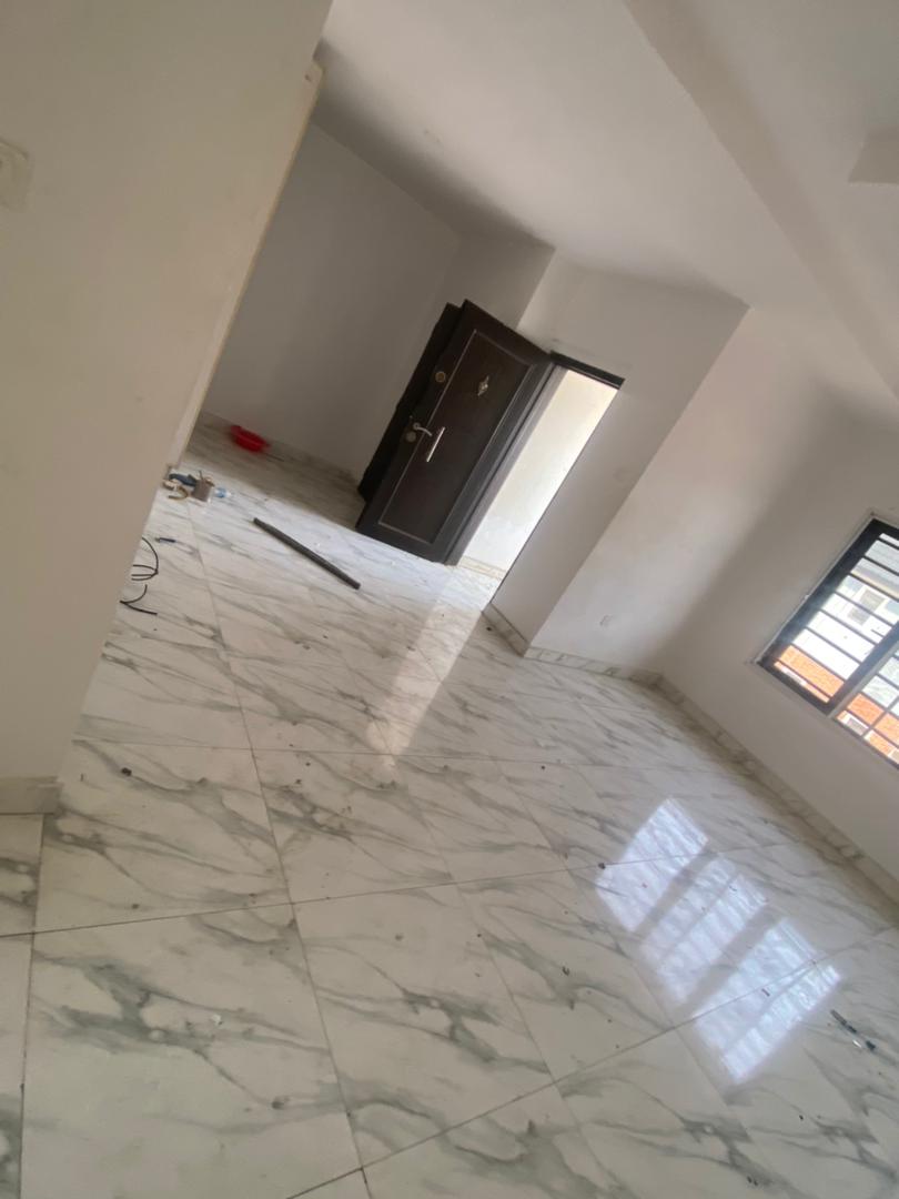 GoCrownTeam's tweet photo. Master bedroom 
Rent 1.5m
Agent 10%
Legal 10%
Caution 100k
Service charge 250k Generator will be provided
Sitting room is available for every one 
Only 4 people in the house 🏡
Osapa London estate 🏡
Tel; 09028251214, 08034265216 https://t.co/QKCZsfItxs