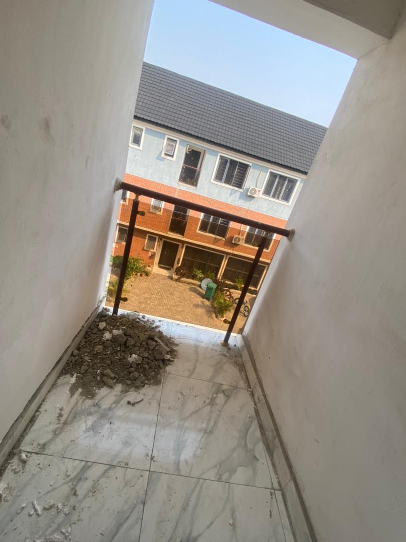 GoCrownTeam's tweet photo. Master bedroom 
Rent 1.5m
Agent 10%
Legal 10%
Caution 100k
Service charge 250k Generator will be provided
Sitting room is available for every one 
Only 4 people in the house 🏡
Osapa London estate 🏡
Tel; 09028251214, 08034265216 https://t.co/QKCZsfItxs