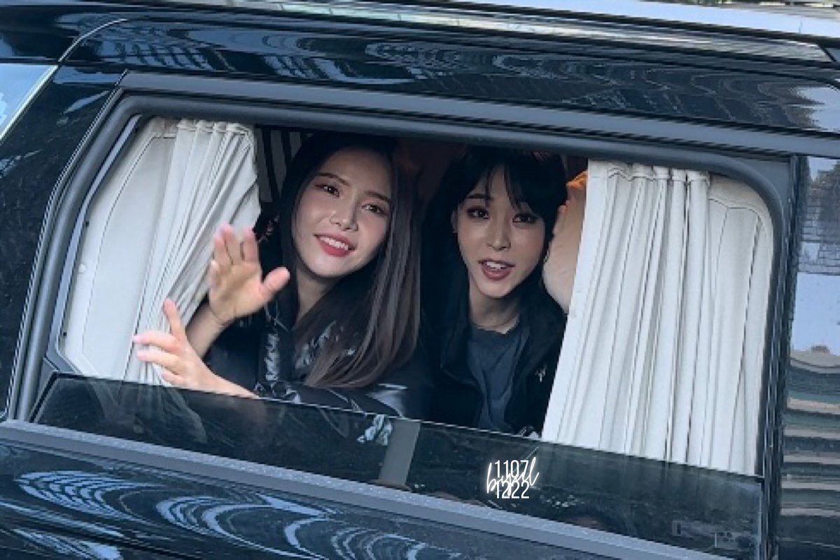 ziggle_ziggle's tweet photo. MoonSun going to prepare for the live broadcast YongkongByulkong in Solarsido Chanel, after 2 years💕💕

Realese:
🗓️Today 
⏰6pm KST

Leave nice questions and cute comments to be read:
•https://t.co/qQWeIHvzw4

#MAMAMOO #마마무 #SOLAR #솔라 #MOONBYUL #문별 https://t.co/Q5yCRX1nNu