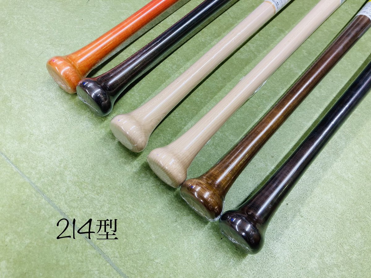 tsujiisportsbb's tweet photo. 久保田スラッガー 2023限定モデル
硬式木製メイプルバット
214型、215時 84㌢900㌘
高品質で大学生、社会人、そしてプロ野球選手までを虜にさせる木製が登場❗️
二型六色展開のラインナップから貴方好みのバットを見つけてください😉
#CycleHitter https://t.co/lAkQKfiSxM