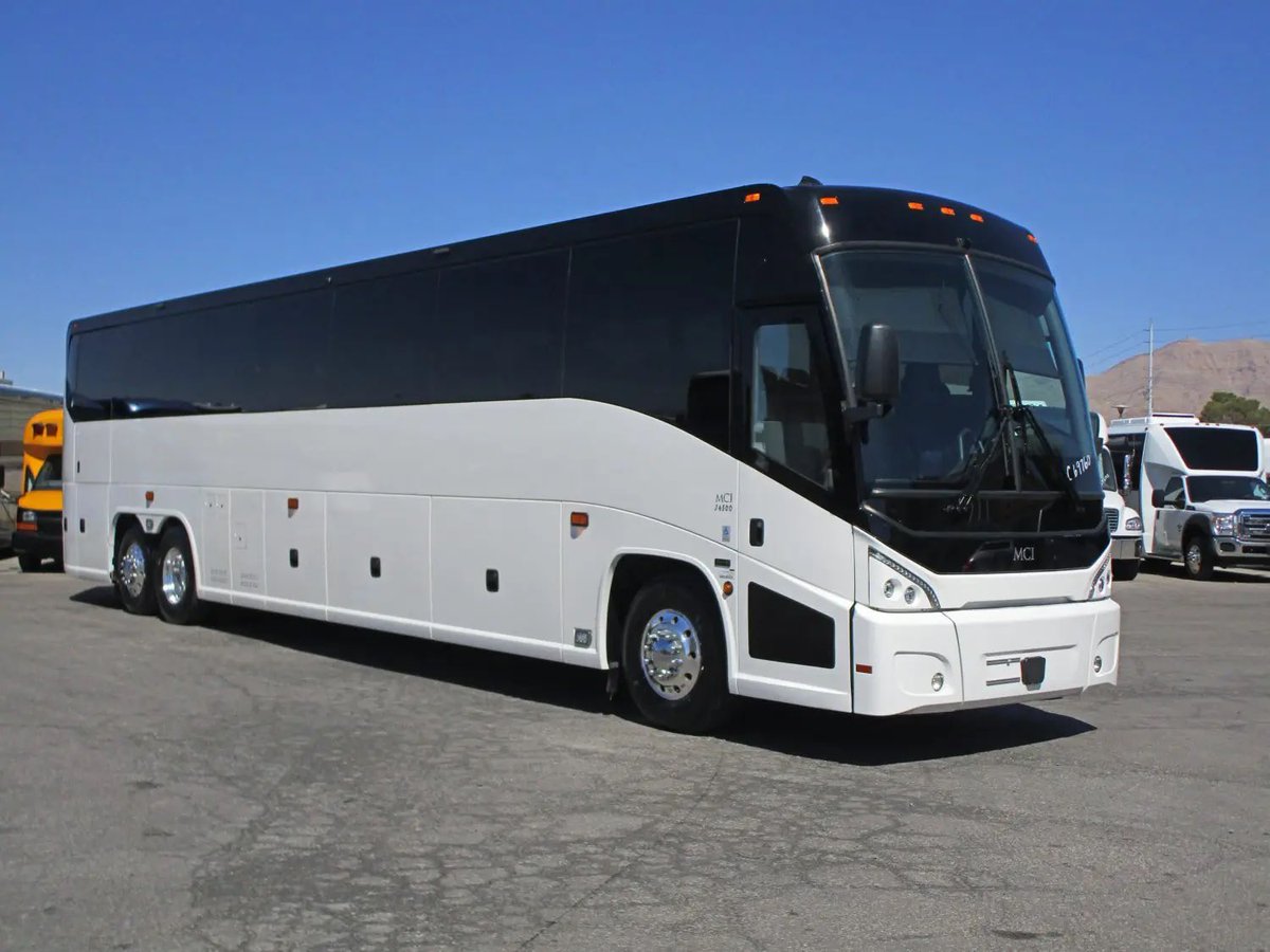 USABusCharter's tweet photo. @SouthwestAir we have buses available nationwide with seats you can fill for passengers needing to travel now! Call us 800-979-4498 or visit us online at; https://t.co/mJa8aCIaJf https://t.co/xIFpxlh4nE