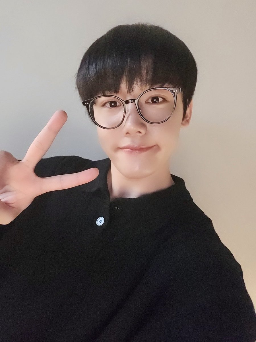 [💡] #골드니스 여러분!
잠시 후 PM 12:30 네이버 NOW #점심어택
#이장준 이 출연합니다.
짱팀장과 함께하는 2022년 마지막 점택🔥
마지막 점심시간도 재밌게 보내봐요😁🙌

▶ now.naver.com/s/now.12

#GoldenChild #골든차일드 #GNCD
#장준 #LeeJangJun #JangJun