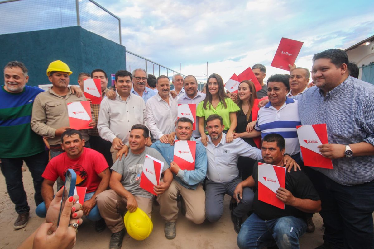 QuintelaRicardo's tweet photo. Aguas Riojanas absorserá a 12 trabajadores de la ex Comisión Administradora de Agua Potable Arauco, asegurando la continuidad de sus puesto de trabajo. https://t.co/r12yjeYLn6