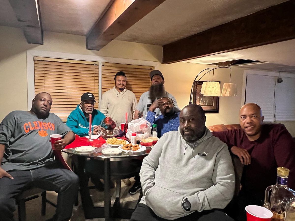 TravisThomasExp's tweet photo. Thank You #maryland For Being Home To My Family &amp; Teaching Me The Right Way To Treat People Wherever I May Go In Life! You Will Always Be My ❤️ But Now I Gotta Head Back Up North &amp; Keep Building 💯#happyholidays #countylife #travisthomasexperience #letsgocolt #letsgocam https://t.co/VUb4UZdfY8