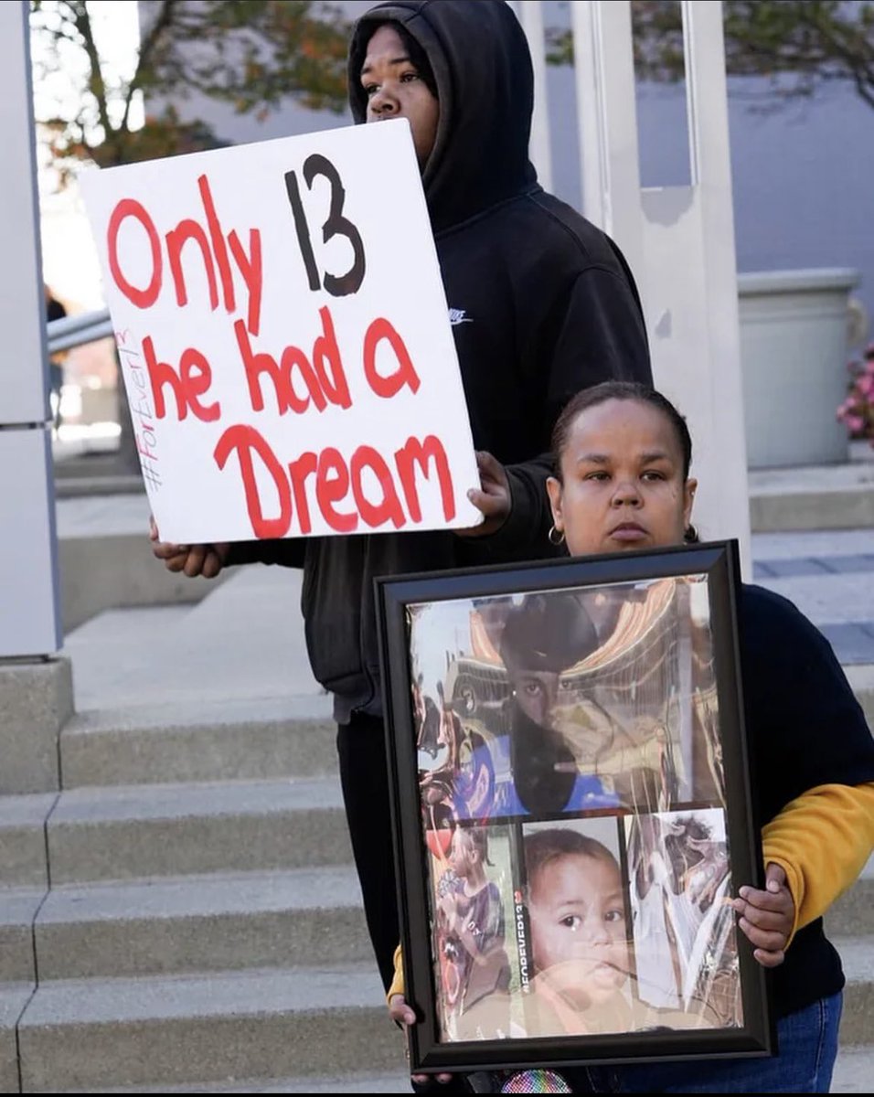 Pastor_DeLay's tweet image. To the governor of Ohio, @GovMikeDeWine the blood of this child is on your hands. You have the authority to step up and make sure that Krieg Butler Sr. is in jail for the murder of Sinzae Reed, the delay in your office can have you voted out!

#NoJusticeNoPeace
#JusticeForSinzae