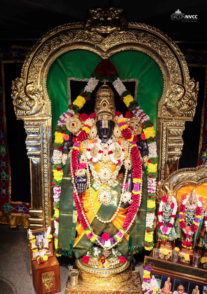 ISKCONPune's tweet photo. Today's 28/12/2022 Darshan of
ISKCON NVCC Pune
#BookMarathon #BookDistribution
#BookMarathon2022 #GitaMarathon
#Bhagavadgita #Gita #Gitajayanti
#PrabhupadaBookMarathon
#iskconnvcc10thanniversary
#ISKCONNVCC #ISKCONPune #ISKCON
#PUNE #DailyDarshan 
#Thursday #29thdecember https://t.co/CvvsH1Kcco