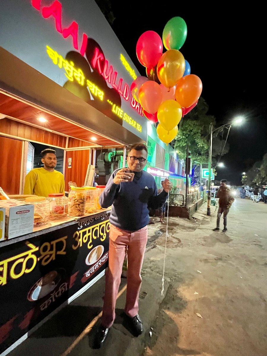 AneelMurarka's tweet photo. #Winter is here, and nothing beats having #HotTea in a #khullad. The taste and aroma of drinking from a mud cup are unmatched. The nights are cold in the hills, so I tried the special Basundi #Chai served in kullad, which has an awesome taste...
#YearEnder #familytime https://t.co/i6diglHOYu