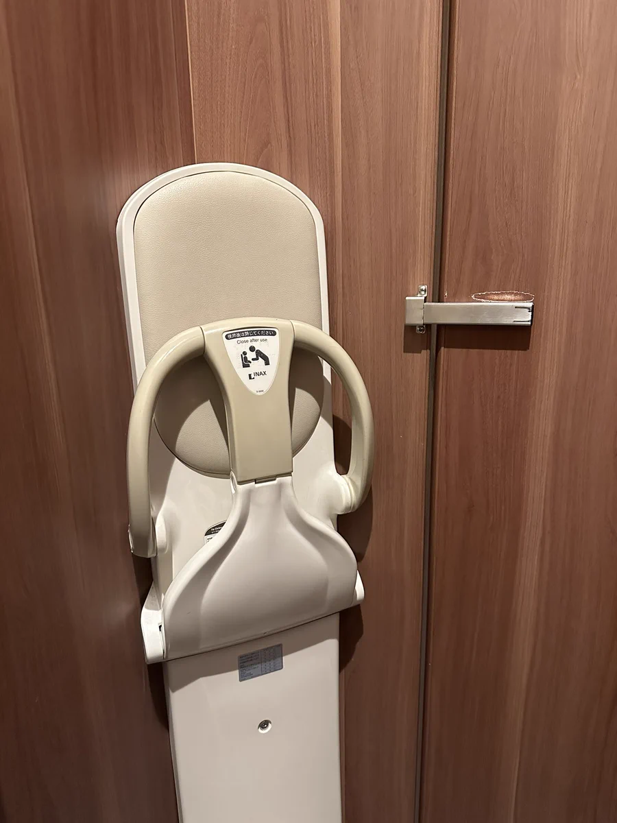 子育て世帯に優しくないトイレ！？ドアが開けられるホラー設計。