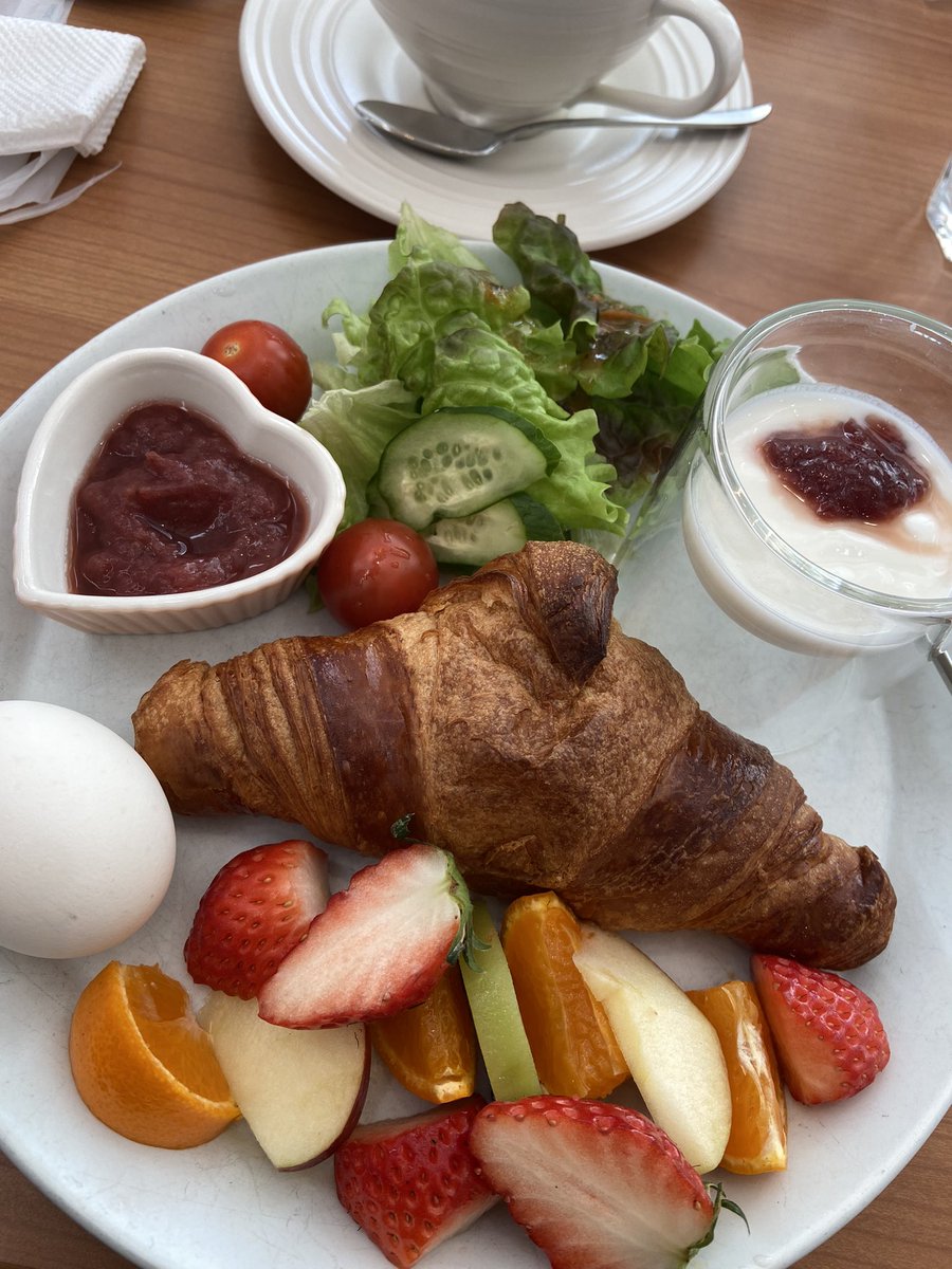 今年はお家でゆっくり出来てる〜♡
今日は朝からモーニング♡行ってきたぁ♡♡