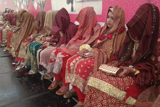 DunyaNews's tweet photo. قمبرمیں سیلاب سے متاثرہ 36 جوڑوں کی اجتماعی شادی #Qambar #Floodeffected #massivewedding https://t.co/3ZU7bRZh3K https://t.co/mP43wXiiNg