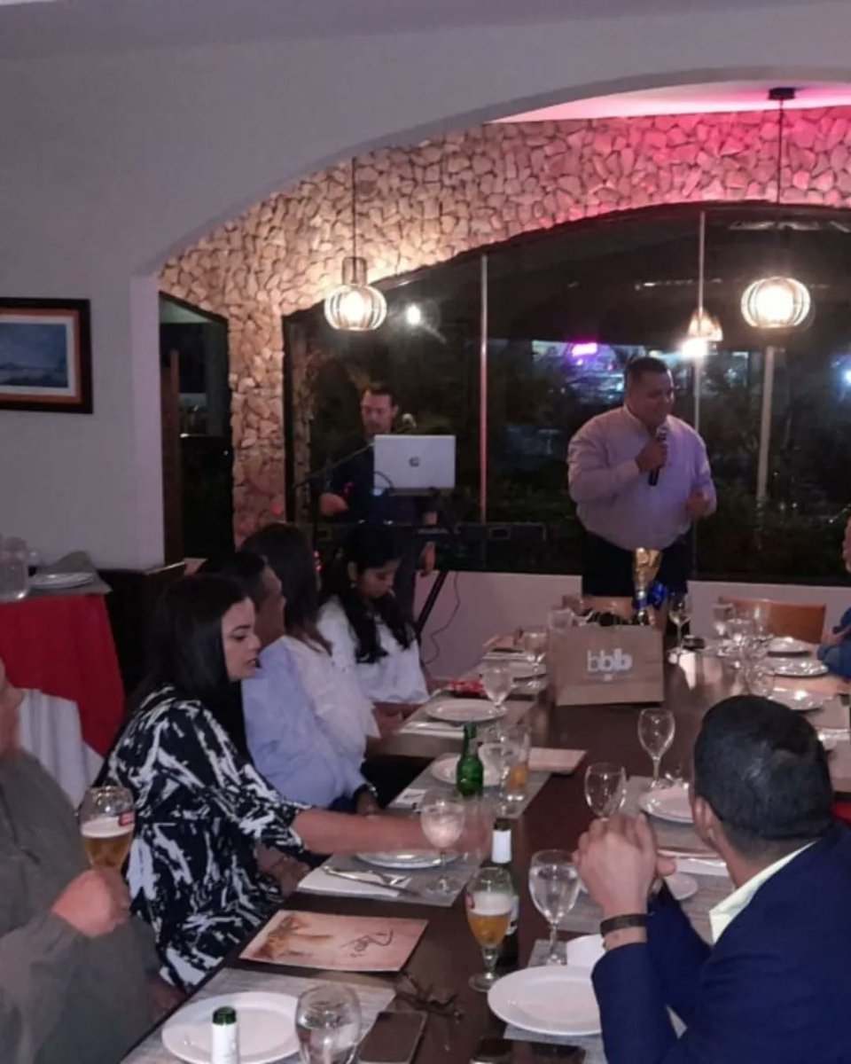 ConapolPMA's tweet photo. Hoy 281222, CONAPOL celebró su cena de fin de año. Se compartieron momentos gratos, amenos y muy especiales con muchos de los agremiados. Esperamos que esta Navidad y el Nuevo Año reine la paz, el amor y la armonía para todos. Saludos y muchas bendiciones. https://t.co/C0y4TDVjvJ