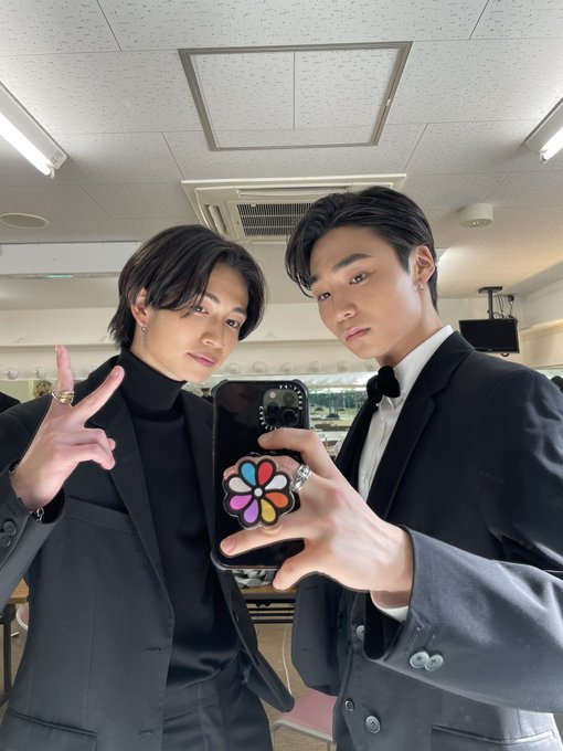 88%以上節約 8loomスマホグリップ asakusa.sub.jp