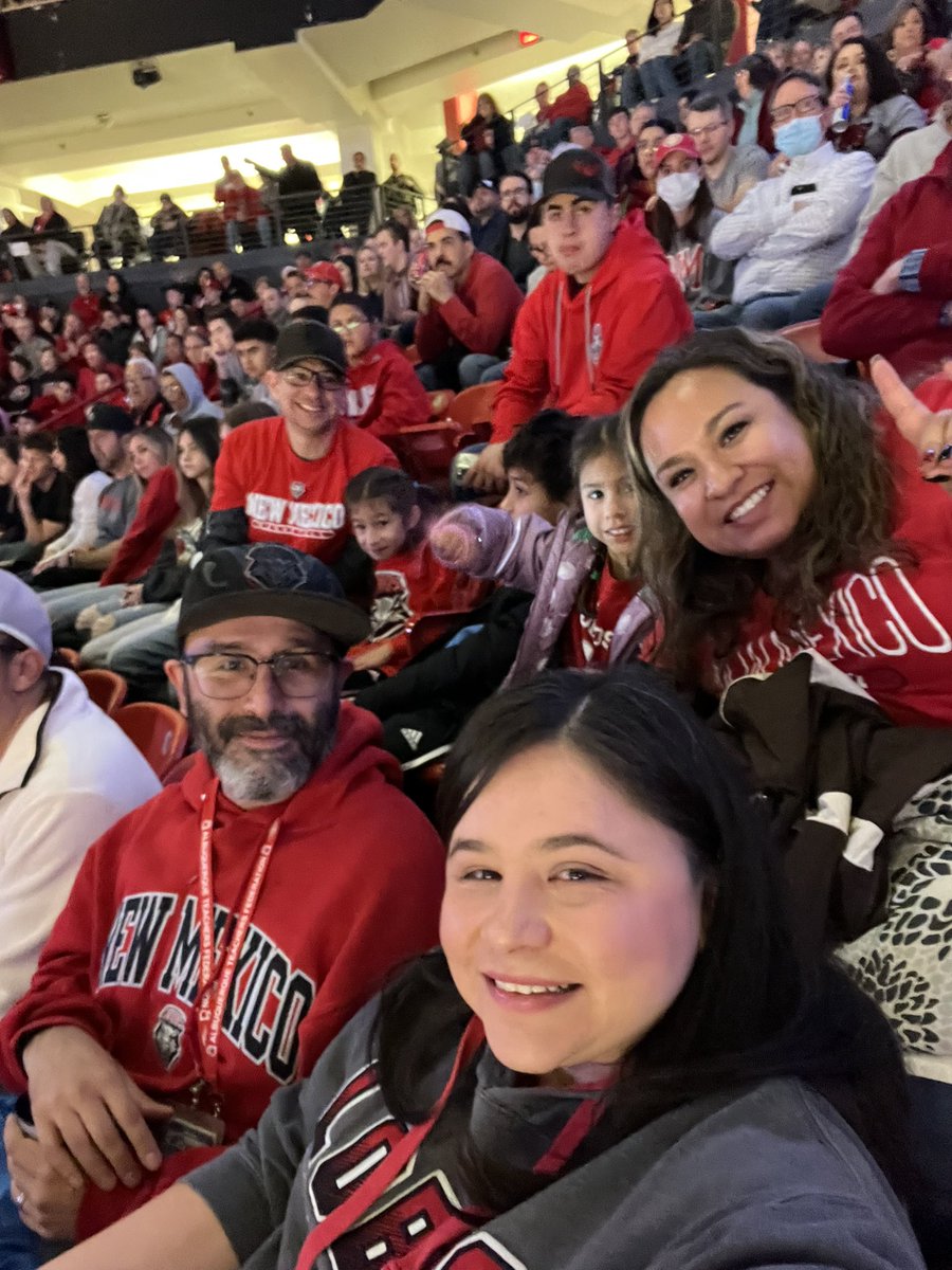 gdlpmrqz's tweet photo. #GoLobos https://t.co/ufALkaV7FM