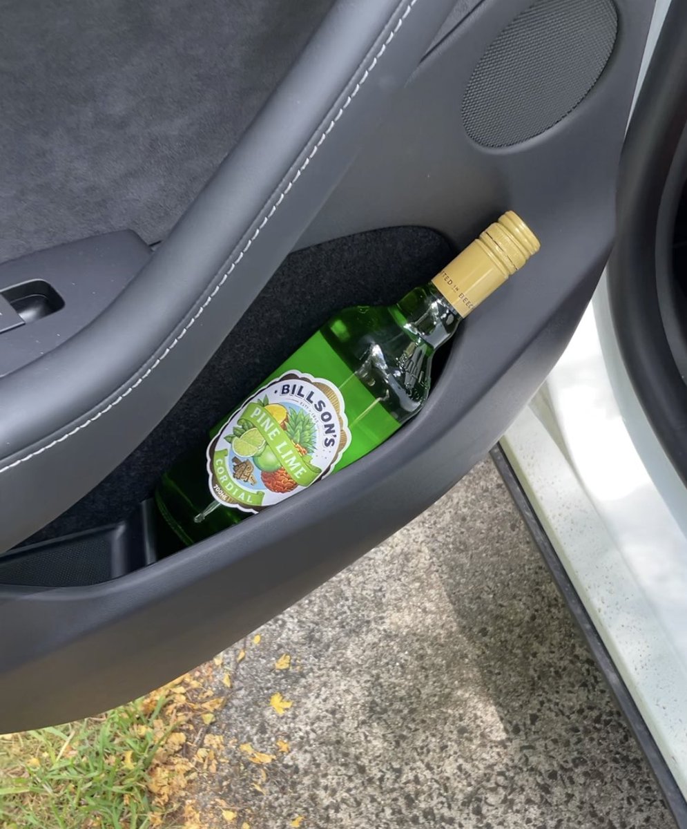 Noticed new Model Y’s in AU 🇦🇺 are now shipping with these rear door rubber inserts! Very small detail but a nice touch. #teslamodely #teslaaustralia