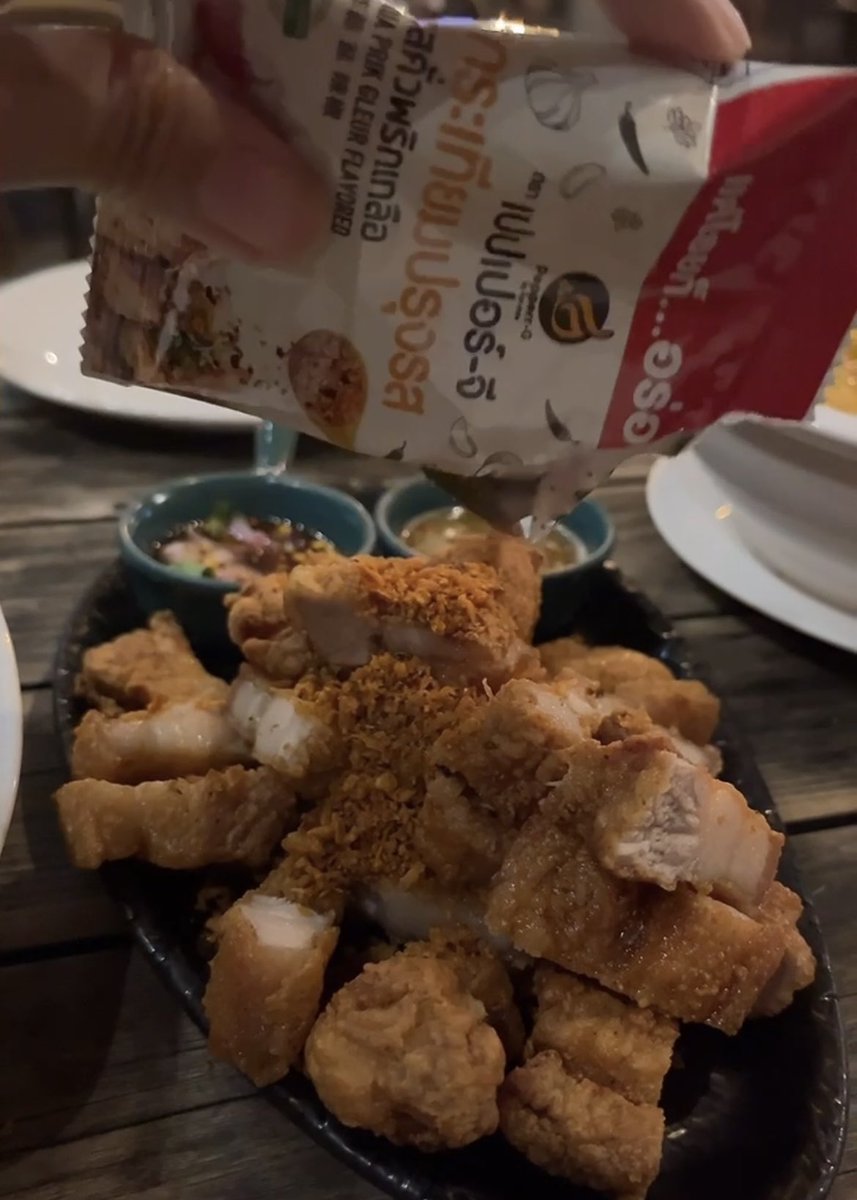🍽️ แค่หยิบกระเทียมปรุงรส เปปเปอร์ -จี 🧄ตัวนี้มาโรยกับเมนูอะไรก็อร่อย หอมกระเทียม ไม่มีเปลือกและไม่ขมเลย ใช้น้ำมันรำข้าวในการผลิต ดีต่อใจ ดีต่อสุขภาพ 🎊มีโปร1แถม1 วันนี้ถึง 23 ม.ค. 66 เฉพาะสาขา7-11ที่ร่วมรายการน้า 
  🔥รสคั่วพริกเกลือ 🔥รสพริกไทยดำ 

#อร่อยบอกต่อ #ของอร่อยเซเว่น