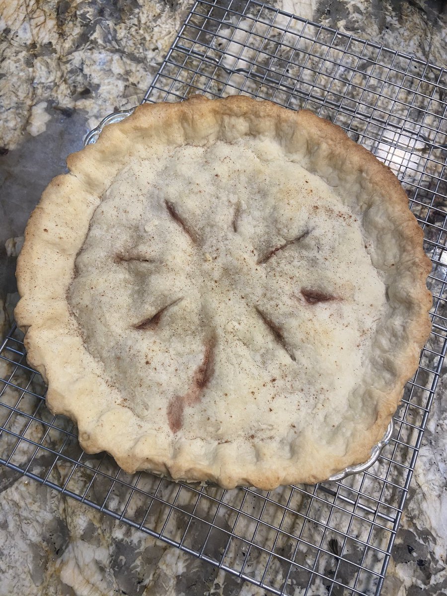 MTsteamboat's tweet photo. When the plow man came to save my ass today, asked for payment & he wanted 🍒 🥧. Get home, watch football, and work my magic. Under 15mins, & bam! No recipe needed. Lard, vodka, flour, seasonings, cherries. Perfection. 👩🍳 😘 #pie #cherrypie #alwaysfromscratch #steamboatdrygoods https://t.co/yZVGgrggyr
