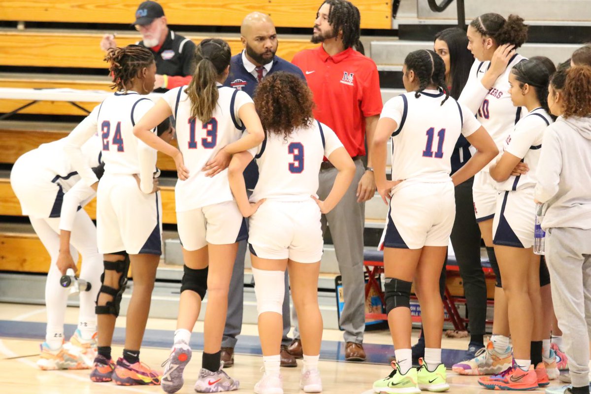HHHcoachbuck's tweet photo. Game 3 (WCJ-Plat Div)
Final
San Joaquin Memorial 51
Cardinal Newman 59
📸 @PhotosNextlevel
@HaroldAbend @Hoops4Girls
#finesthoops https://t.co/11V9envUsP