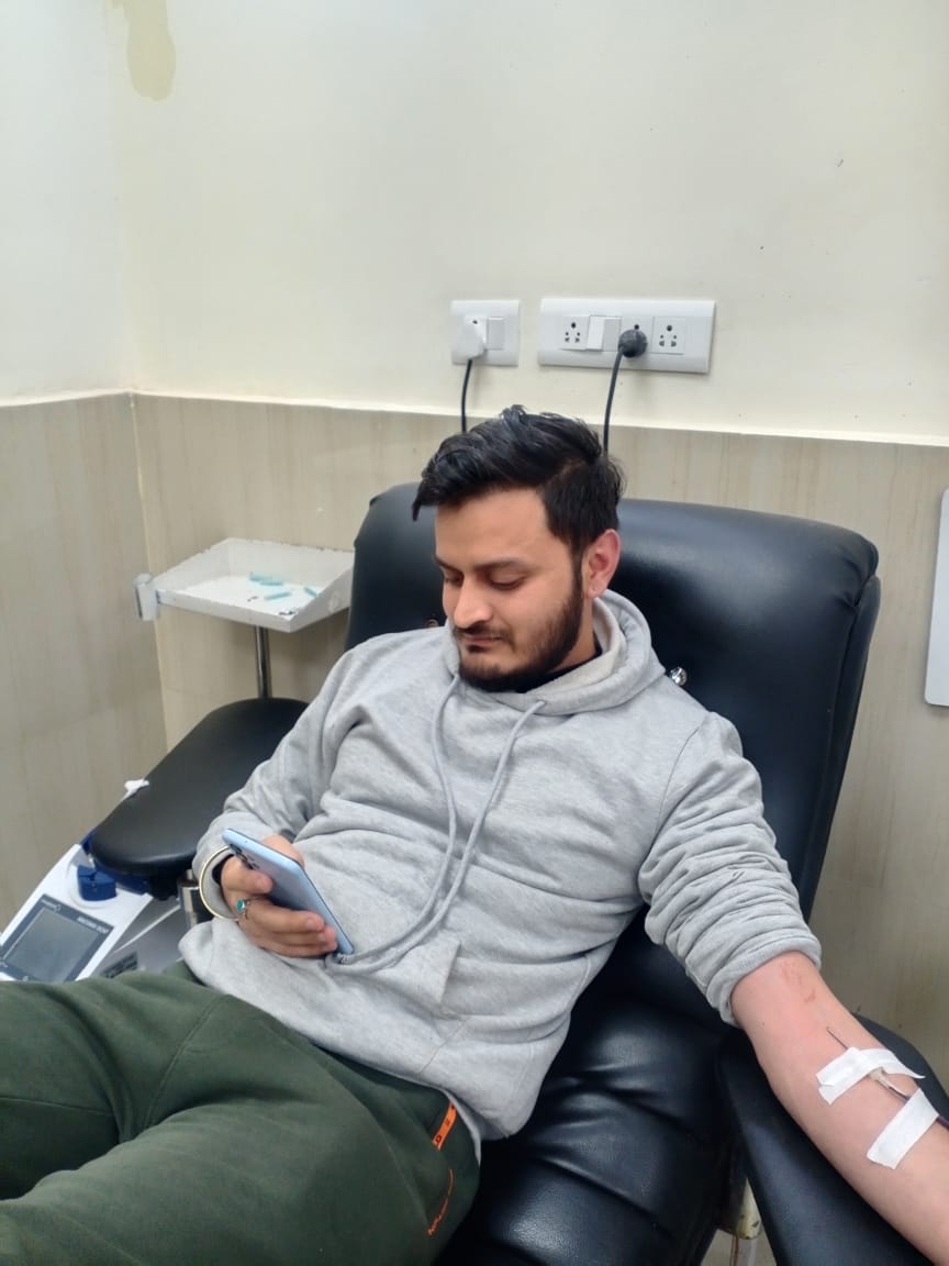 PariharAtish's tweet photo. Donate blood 12th time At GMC JAMMU  and save the life of 2 day baby girl........☺️☺️ @blooddonorsjk https://t.co/wJEufqgPry
