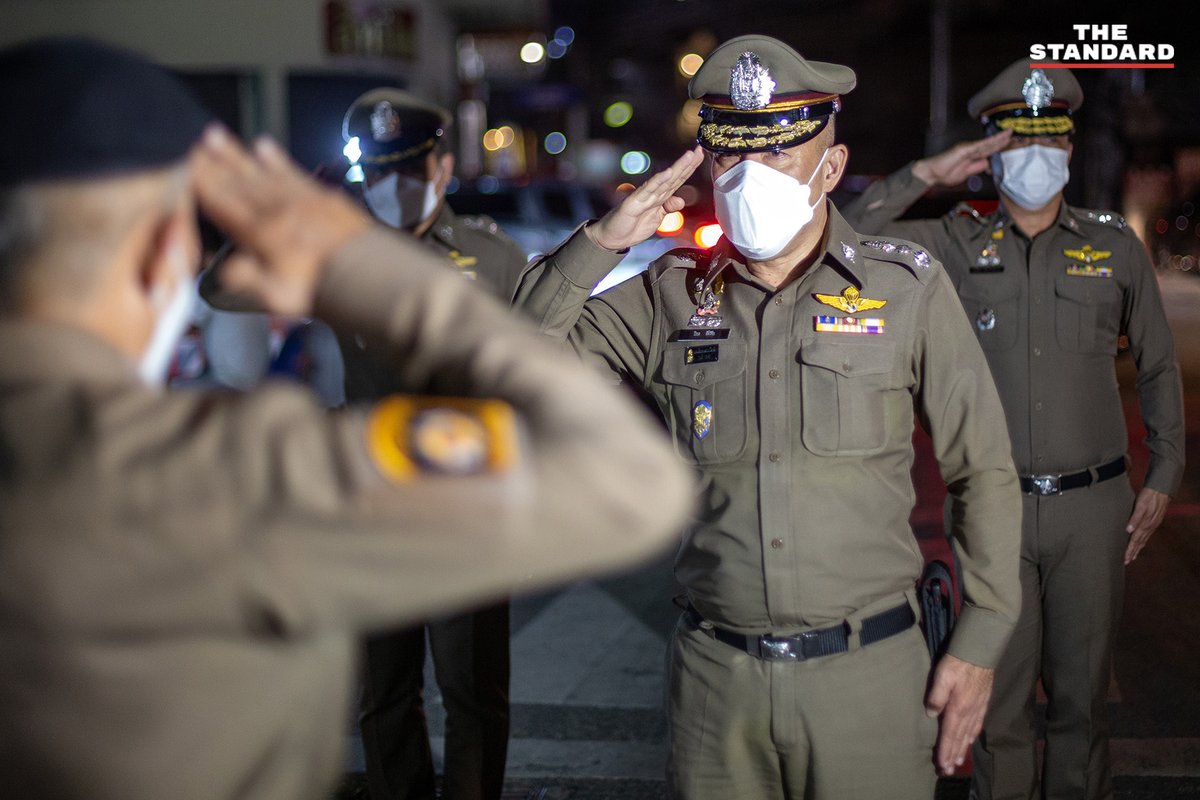 thestandardth's tweet photo. ตำรวจภูธรภาค 5 คุมเข้มช่วงปีใหม่ ในการบังคับใช้กฎหมาย ทั้ง เมาแล้วขับ, การสวมหมวกนิรภัย, ตลอดจนรถที่ดัดแปลงสภาพ และไม่ติดแผ่นป้ายทะเบียน เพื่อลดการเกิดอุบัติเหตุและอาชญากรรมที่อาจจะเกิดขึ้น พร้อมตั้งด่านตรวจแอลกอฮอล์ 180 แห่ง

https://t.co/m6sGsioixK https://t.co/WsvMfabjUj
