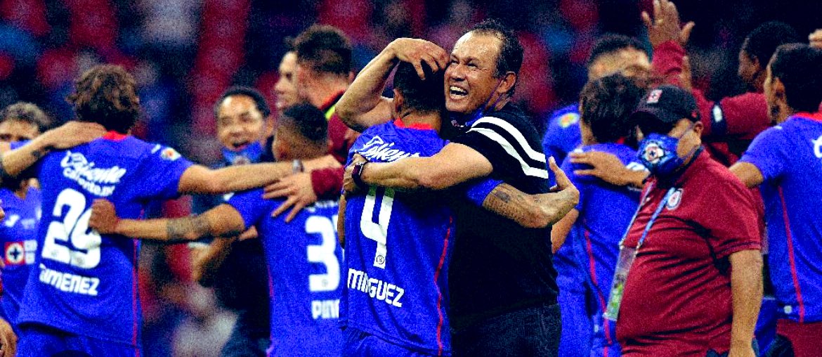 CruzAzul_GO's tweet photo. Muchas felicidades profe, que la pase de lo mejor y por siempre estarás en nuestros corazones 💙💙💙 @SeleccionPeru https://t.co/SQcJ5UKFbQ