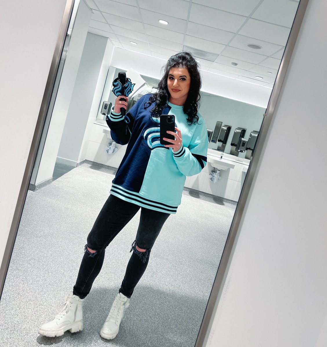 angelicasalem's tweet image. **back from holiday break** mirror selfie’s are cool right? #SeaKraken 

@seattlekraken x @ClimateArena 

#InArenaHost #SeattleKraken #ClimatePledgeArena #WhereiRoot #InGameHost #nhl
