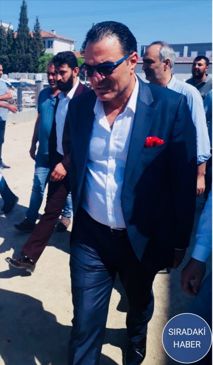 Doğu ve güneydoğu iş insanları aşiret liderleri düğünlerde para takma yarışını altın takma yarışını okula üşüyerek giden çocuklarımızın üşümemesi içinde yapalım.TikTok’da aşiret liderliği yapanlar müteahhitler sanayiciler fenomenler nerdesiniz hepiniz taşın altına elinizi koyun.