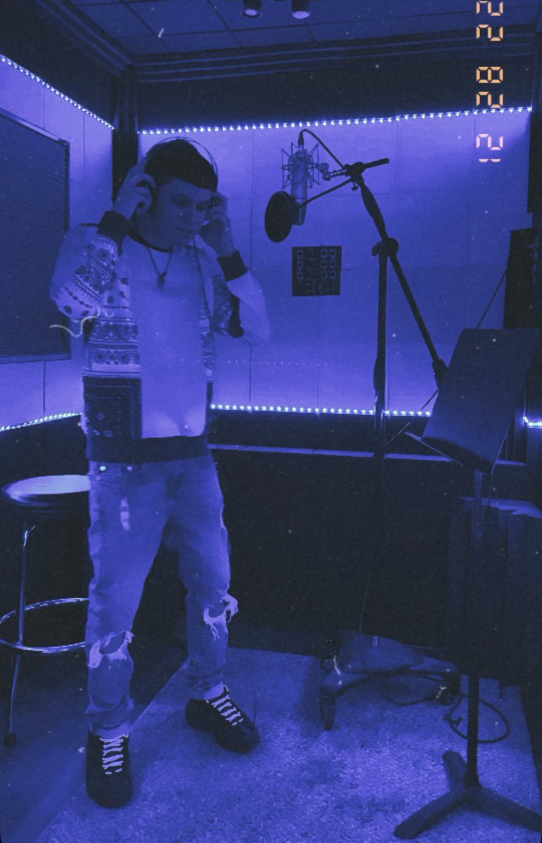 Gonzo312NY's tweet photo. “Blew up off the flow (Floor) / I feel like’a walkin’ landmine / Punchlines Sugar Ray / Y’all Thomas Hearns when I land mine” -Gonzo312 #MrRap #ComingSoon #312ENT https://t.co/yKENBPaSfc