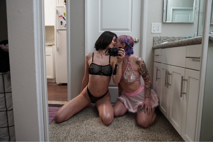 like this if you think you can handle both of us at the same time 💖 https://t.co/VtK8yicweZ