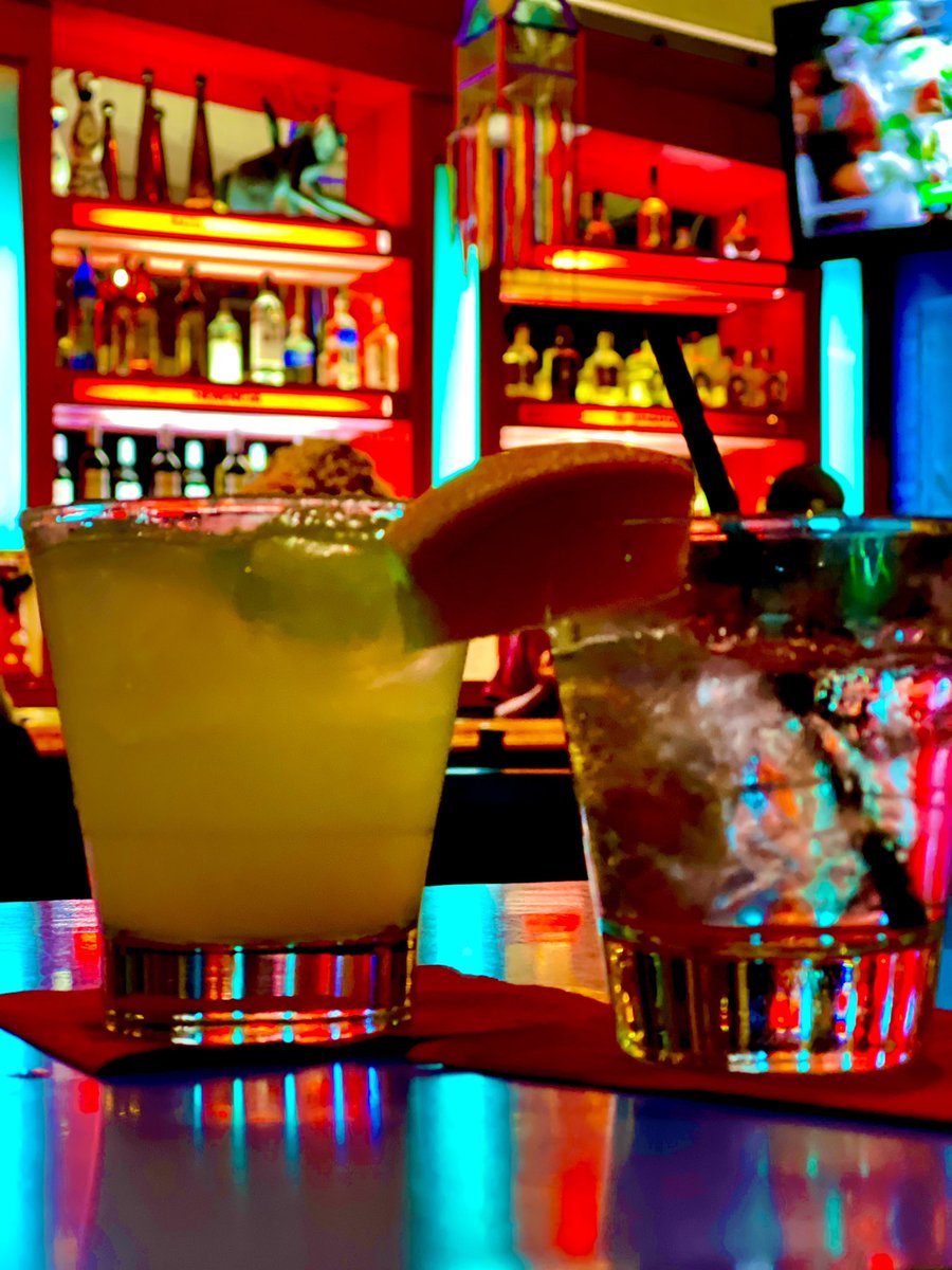 Staff_Commodore's tweet image. Having early New Year drink on Main Street in Santa Monica at @lulacocinasm.

We are hoping to have a post New Years beverage with @AmyTrask here later this year ;)

🍹🥃

#California #beachlife #foodie @BWKinyon