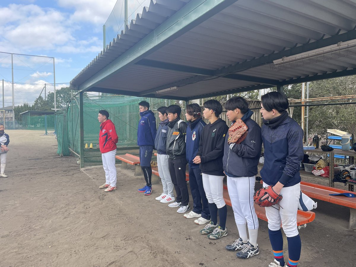 年末の練習は、
帰省したOB達が
数多く練習参加してくれます！

大学や社会人野球で
活躍してくれている姿が
現役選手の励みになっています！

顔晴れ💪

＃大分南高校　＃高校野球