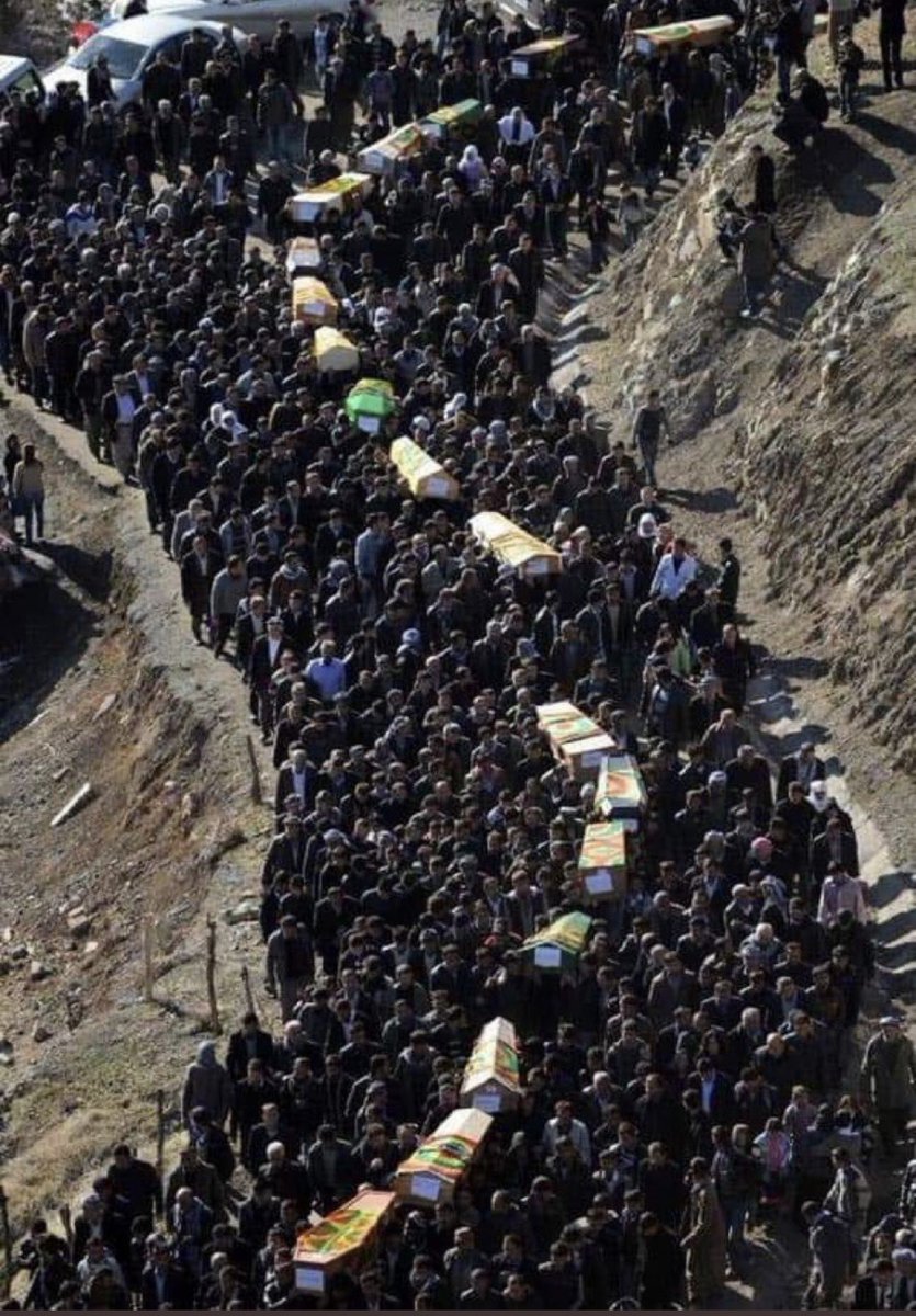 nesasiraki's tweet image. Di Nav Her Yekê de mirî ezim, ez! #Roboskimassacre me in every coffin! #Roboski