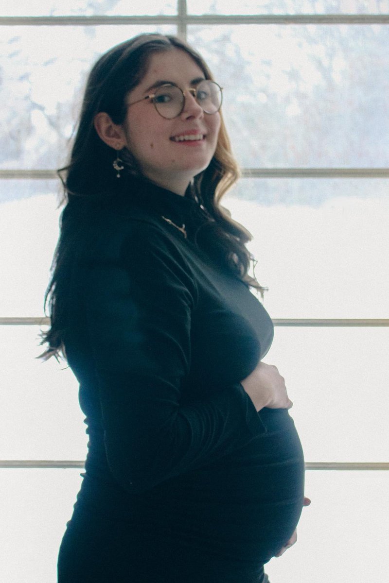zyxtina's tweet photo. I don’t really use twitter, but @tess_ellate took some cute ass maternity photos https://t.co/U7l1NtIbl3