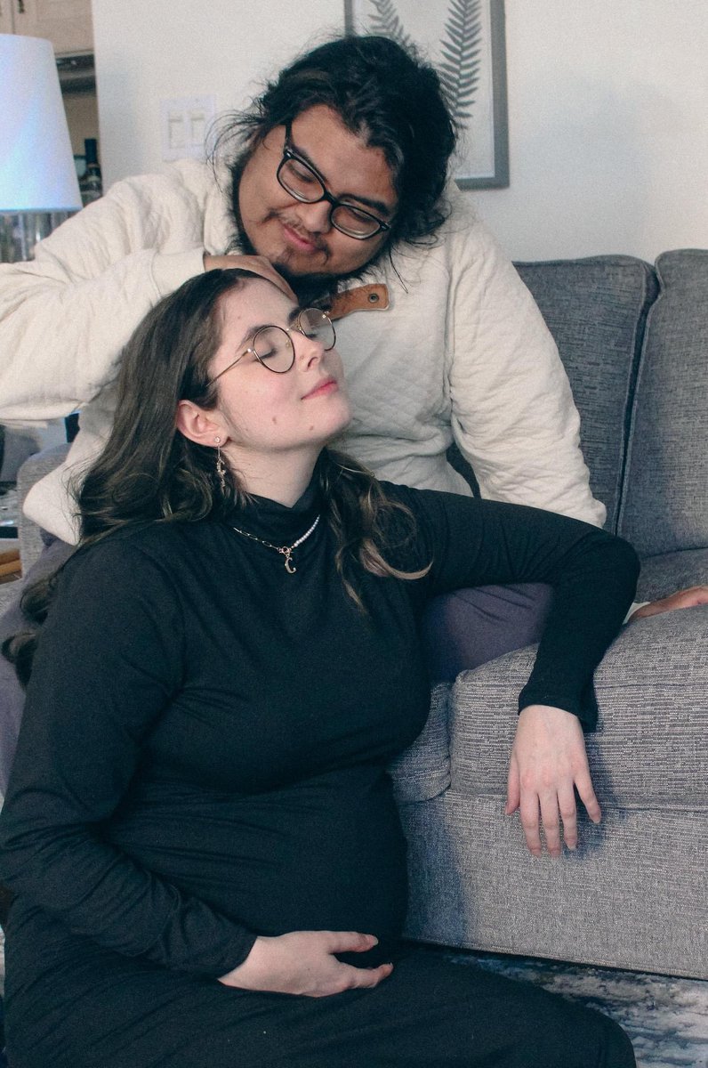 zyxtina's tweet photo. I don’t really use twitter, but @tess_ellate took some cute ass maternity photos https://t.co/U7l1NtIbl3