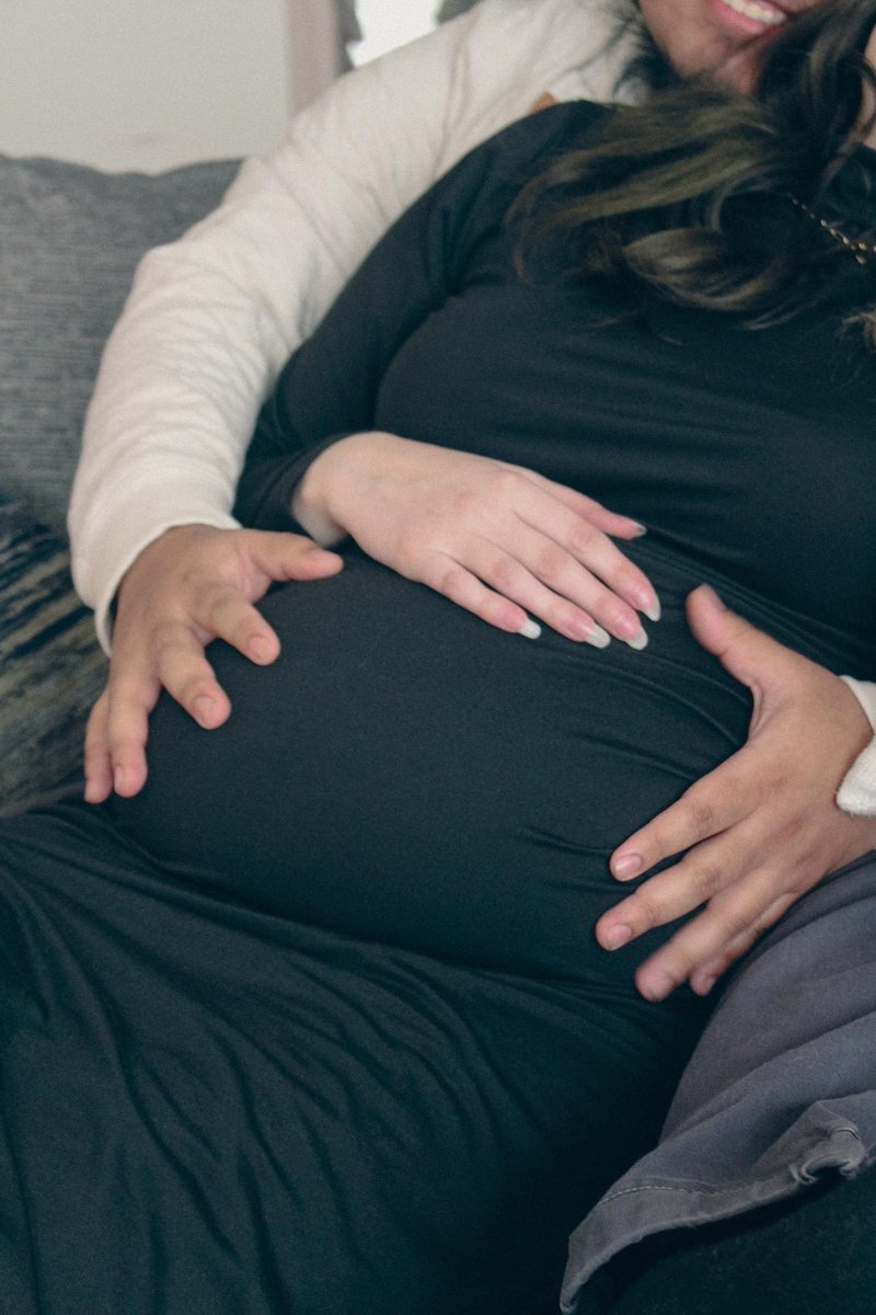 zyxtina's tweet photo. I don’t really use twitter, but @tess_ellate took some cute ass maternity photos https://t.co/U7l1NtIbl3
